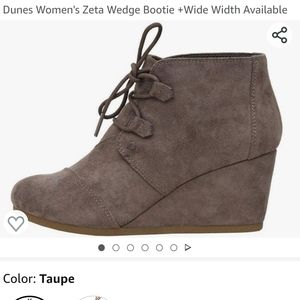 NWOT Dunes Zeta Wedge. Woman's size 11.